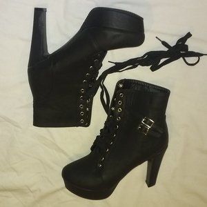 BRAND NEW  HEELED PLATFORM BOOTS  > EYECATCHERS!!